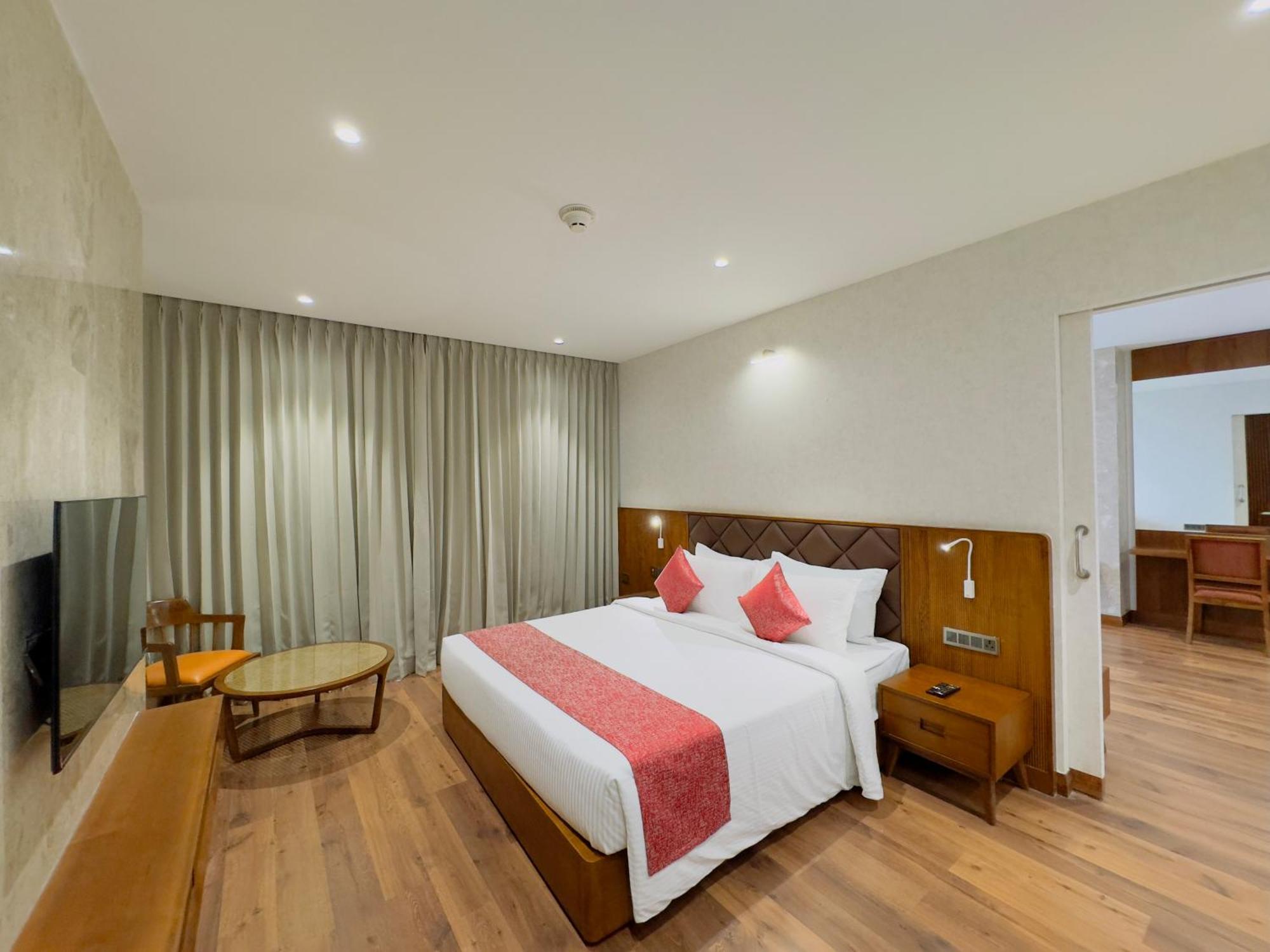 Gokulam Grand Kozhikode Hotel Ngoại thất bức ảnh