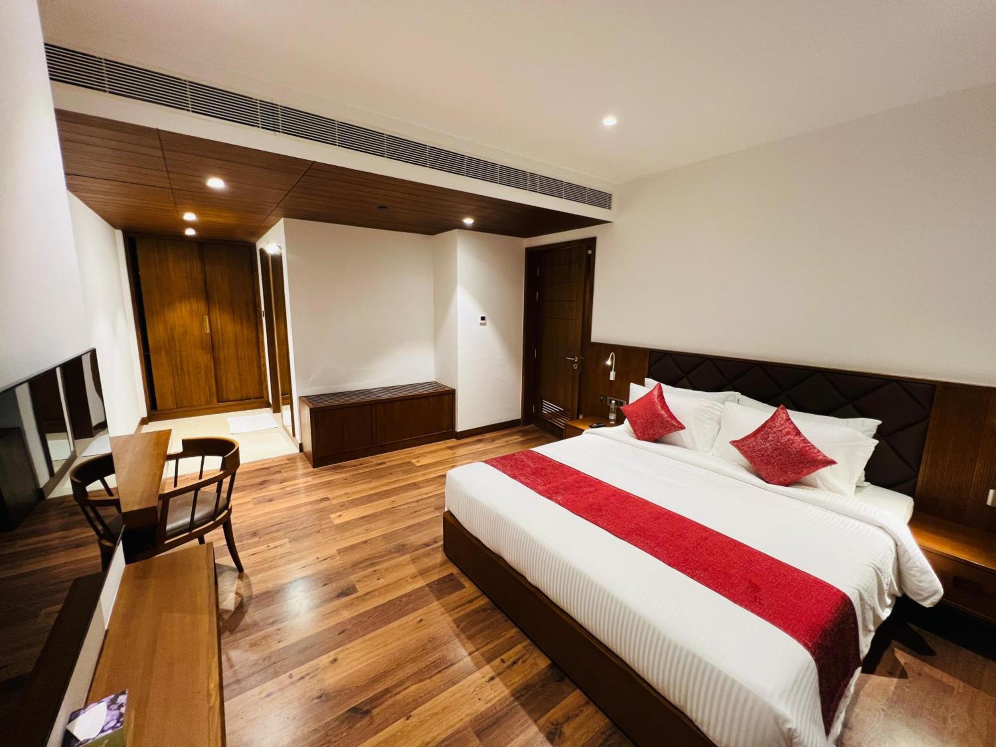 Gokulam Grand Kozhikode Hotel Ngoại thất bức ảnh